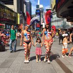 A Native New Yorker poses with the desnudas<br>